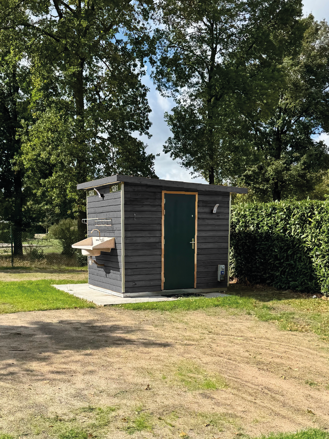 Rabatdelen buitenafwerking (groen geïmpregneerd, zwart gespoten)